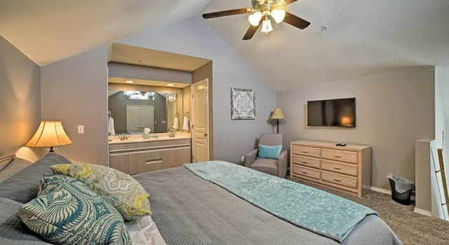 3 Mi to 76 Strip: Condo w/ Hot Tub Access!, Забронировать Отель Бизнес-отели Table Rock Lake, 4* 5*