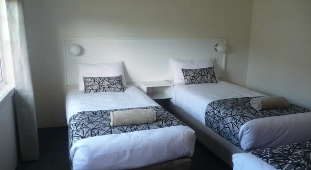 Семейный люкс с 2 комнатами Rosebourne Gardens Motel