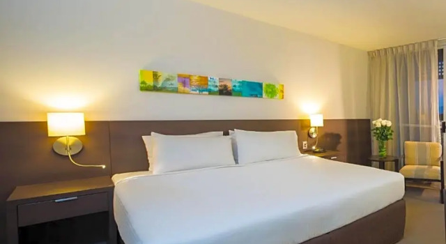 Номер Deluxe Cairns Harbourside Hotel