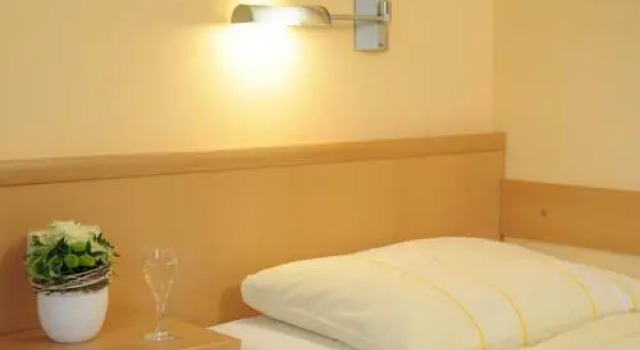 Hotel & Restaurant Hugenottengarten, Buchen Sie Hotel Friedrichsdorf Taunus