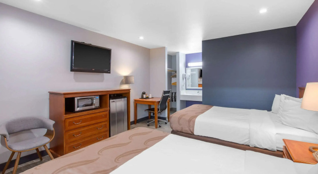 Четырёхместный номер Standard Quality Inn Near Hollywood Walk of Fame