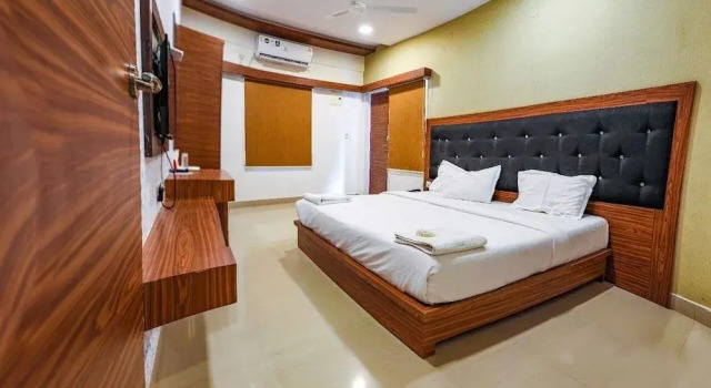 Nexstay Star Holiday Inn, Забронировать Отель Отели штата Тамилнада 3 звезды, 3*
