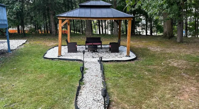 Коттедж Spacious Home w/ Hot Tub, 14 Mi to Downtown Atl!