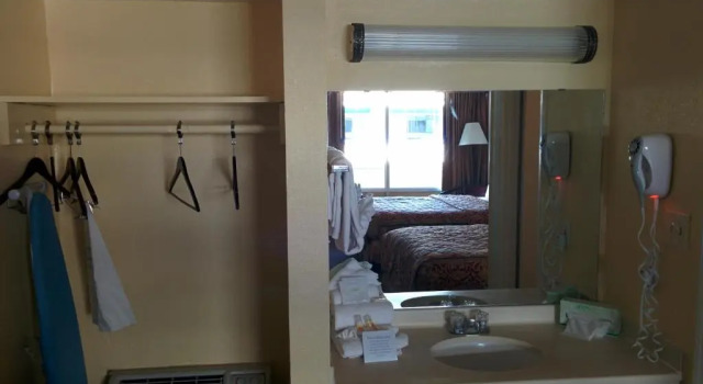 Четырёхместный номер Standard с видом на океан Days Inn by Wyndham Myrtle Beach-Beach Front
