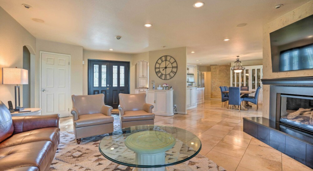 Moses Lake Retreat w/ Salt Water Hot Tub!, Rezerwuj Dom wakacyjny Moses Lake Waszyngton
