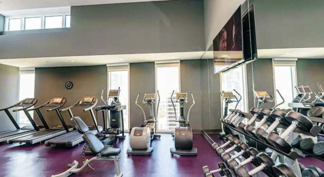 Апартаменты Uptown Furnished Apartments Near Boa Stadium 1 Bedroom Apts by RedAwning