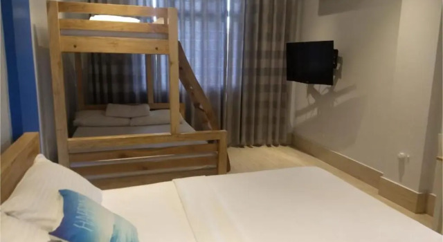 Семейный люкс OYO 816 Oktowaves Hotel