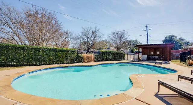 Апартаменты Spacious Lake Highland Townhome W/ Pool!