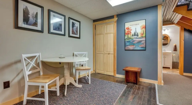 Spacious Old Forge Condo w/ Patio & Fire Pit!, Boek Vakantiehuis Old Forge 