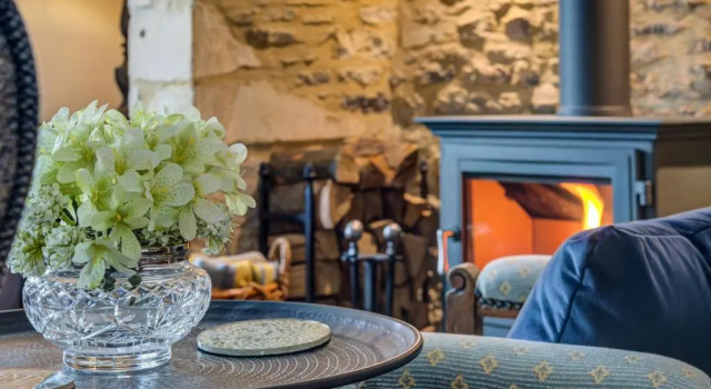 Two linked cottages sleeps 10 Cotswold town centre
