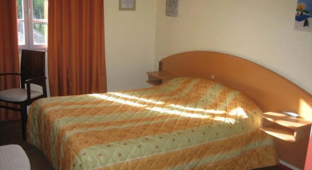 Fernoux-Coutenet, Rezervasyon Otel Rochefort-sur-Nenon Burgonya