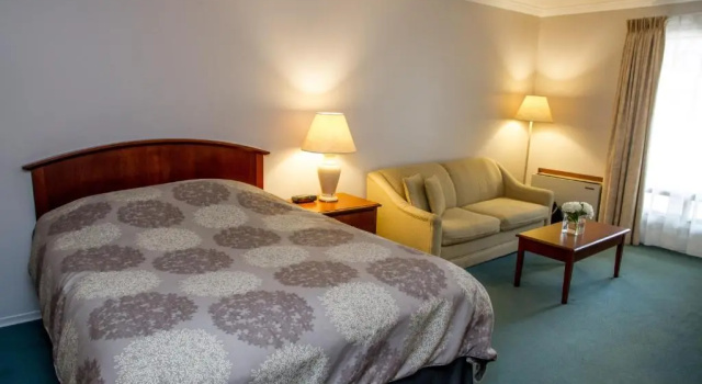 Двухместный люкс Rideau Heights Inn
