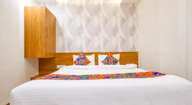 FabHotel Woodlark Inn, Забронировать Отель Отели штата Мадхья-Прадеш 3 звезды, 3*