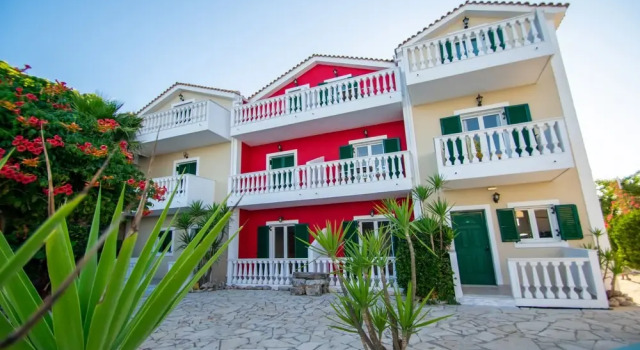 Manthos Beachfront Apts & Pool