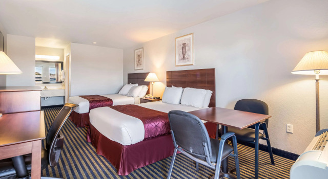 Четырёхместный номер Standard Americas Best Value Inn New Braunfels