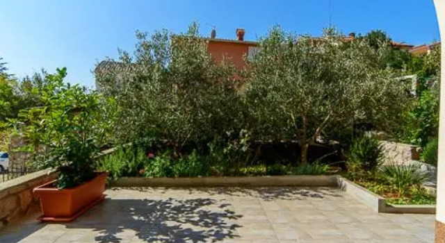Apartments Esad, Prenota Appartamento Hotel a Isole Quarnerine con parcheggio, Parcheggio