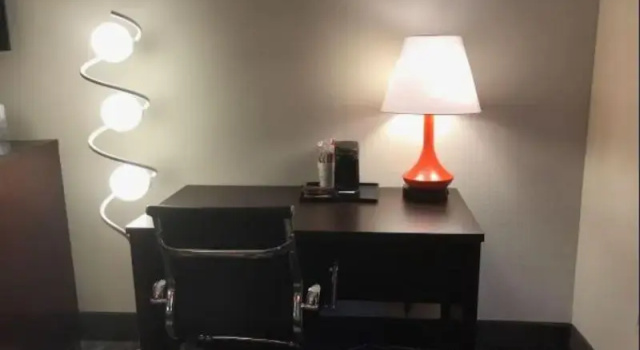 Четырёхместный номер Standard Howard Johnson by Wyndham Newark Airport