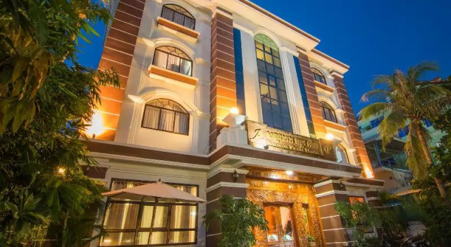 Кровать в общем номере Angkor Pearl Hotel