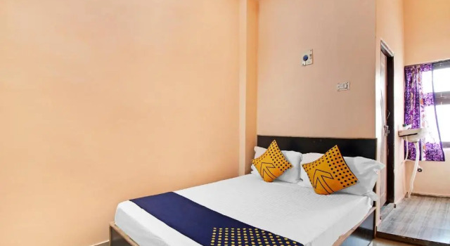 SPOT ON 61415 Sitara Grand Lodge, Rezerwuj Hotel Hanamkonda Telangana
