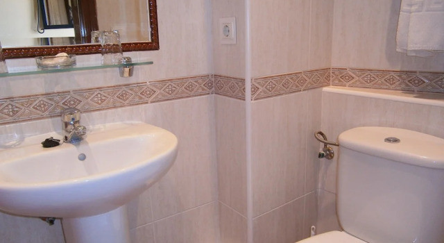 Трёхместный номер Standard с балконом Hostal Almanzor