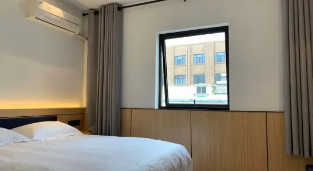 Люкс Business Changee Hotel (Shanghai Caolu Minlei Road Subway Station Shangchuan Road)