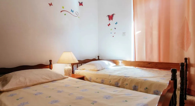 Апартаменты Spacious First Floor Accomodation With 2 Apartments, Near the Beach