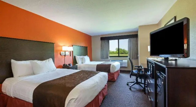 Четырёхместный номер Deluxe AmericInn by Wyndham Algona
