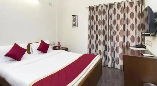 Hotel Felicity Inn, Забронировать Отель Отели Бангалора с парковкой, рядом с Больница Манипал, Парковка