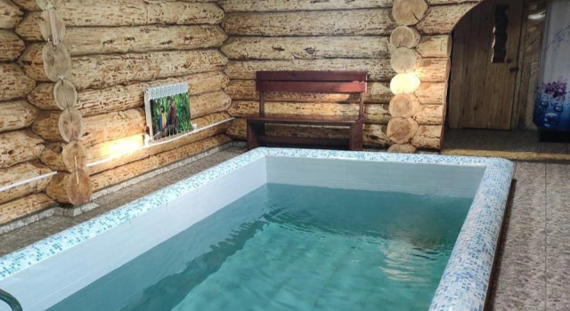 Beloyarsky goryachy istochnik, Prenota Hotel Beliy Yar Tomsk Region