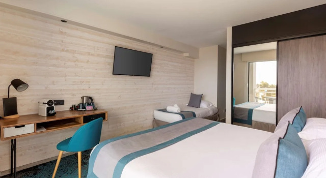 Номер Standard с балконом и с видом на море Best Western Plus Hotel Canet-Plage