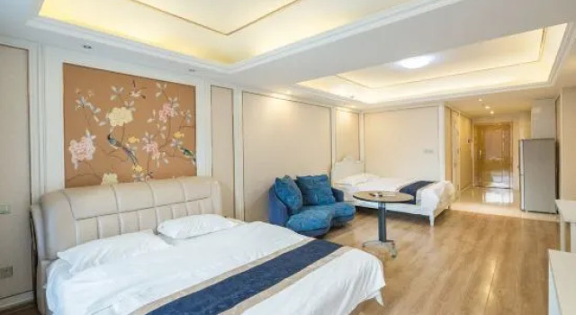 Кровать в общем номере Ganghui Four Seasons Hotel Apartment (Dalian Railway Station Zhongshan Square)
