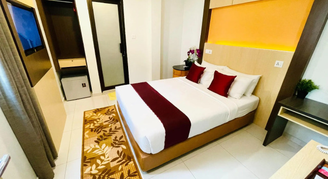 Двухместный номер Deluxe (window is not guaranteed) City Central Hotel
