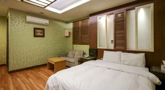 Rozy Hotel