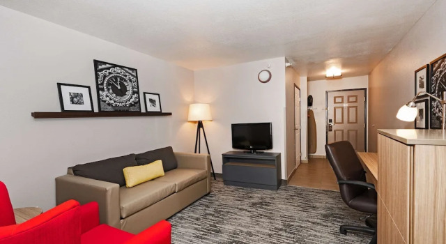 Люкс c 1 комнатой Country Inn & Suites by Radisson, Bloomington-Normal Airport, IL