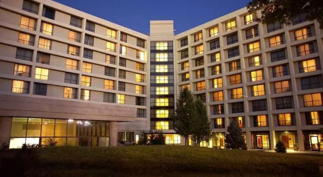 Номер Standard с красивым видом из окна Hilton St. Louis Airport