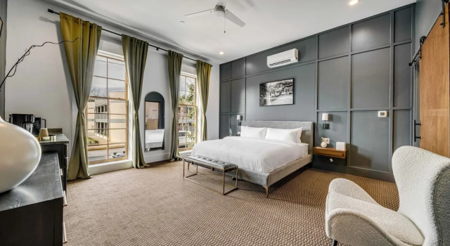 Номер Premier с балконом The Emerald Boutique Stays