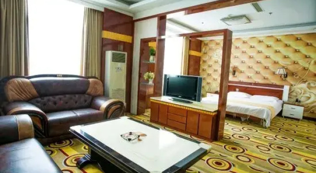 Huanyu Grand Hotel (Yishui Dongfang Shopping Center Chang'an South Road), Varaa Hotelli Hotellit Shandong pysäköinnillä, Pysäköinti