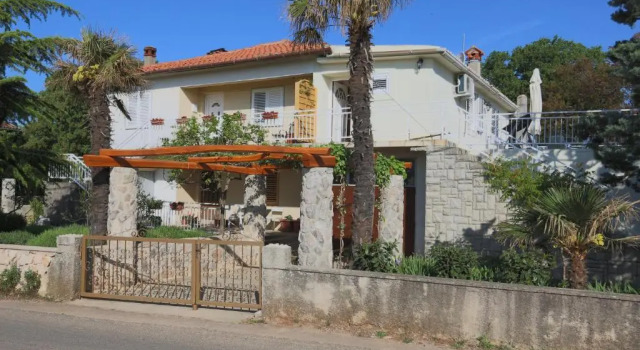 Apartment DamirK, Prenota Appartamento Hotel a Isole Quarnerine con parcheggio, Parcheggio
