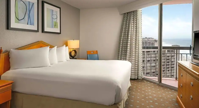 Двухместный люкс Accessible с видом на океан Embassy Suites by Hilton Myrtle Beach Oceanfront Resort