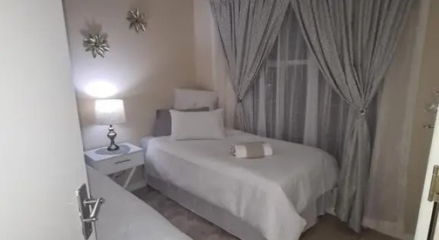 Cozy Cal, Boek Hotel Midrand 