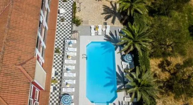 Rose Club Hotel