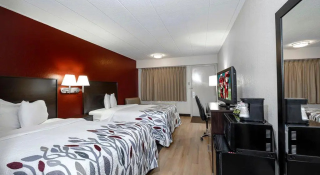 Red Roof Inn Cleveland - Medina, Book Hotel Hoteller i Medina med parkering, Parkering