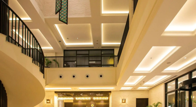 Lemon Tree Premier City Center Pune