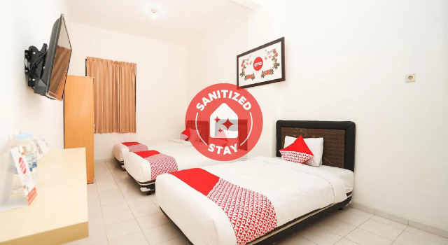 Marcello Residence Siwalankerto near Petra University Surabaya Mitra RedDoorz, Prenota Hotel Wonocolo East Java