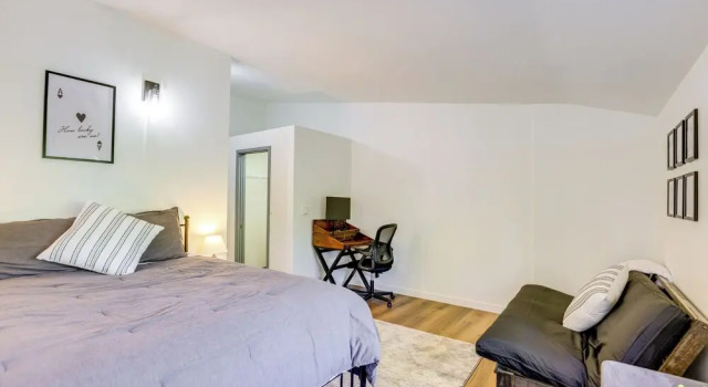 Hot Tub & Community Perks: Sunriver Retreat