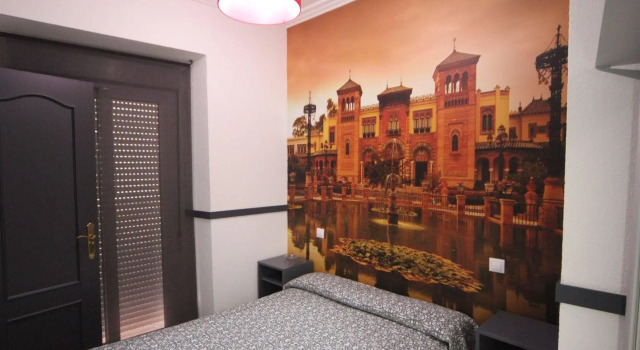 Hostal Paco´s, Забронировать Отель Недорогие отели Севильи, рядом с Площадь Пласа-де-ла-Аламеда, недорого