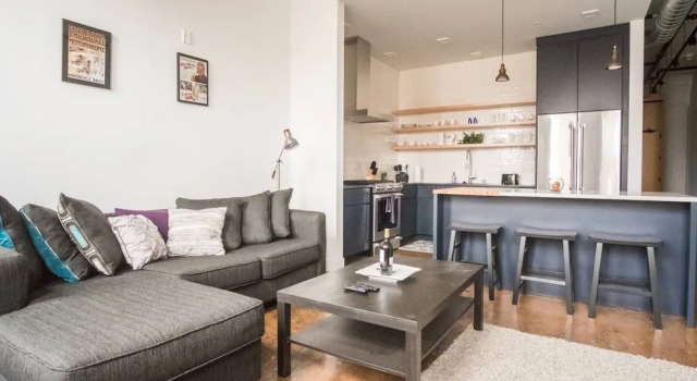 Historic 3rd Ward 1BR Loft with Parking, Забронировать Апартаменты/квартира Апартаменты Милуоки, рядом с Милуокский театр, Апартаменты/квартира