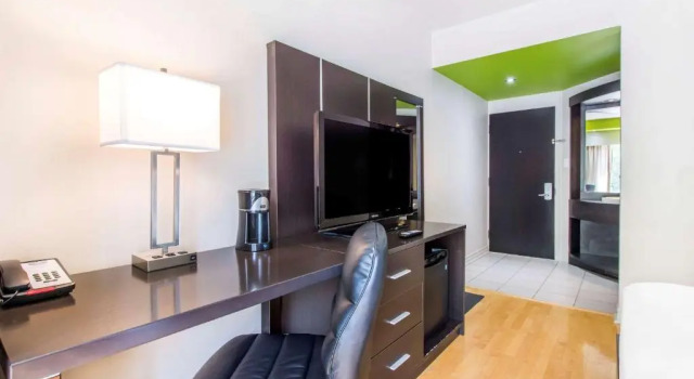 Двухместный номер Deluxe Travelodge by Wyndham Trois-Rivieres