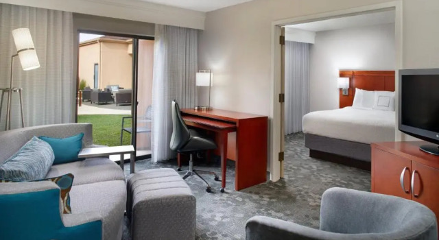 Двухместный люкс Courtyard by Marriott Fayetteville