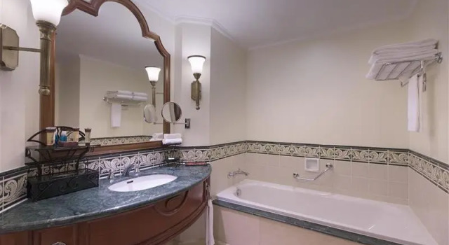 Двухместный номер Deluxe Sheraton Hanoi Hotel
